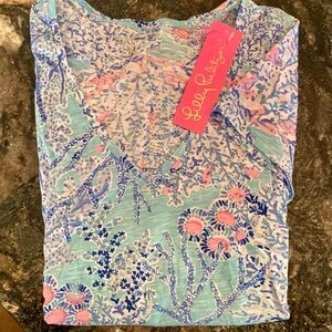 🆕 NWT Lilly Pulitzer Blue Ibiza Now You Sea Me Etta V-Neck Short Sleeve Tee Sz M